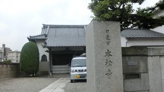 「三猿」の庚申塔で知られる