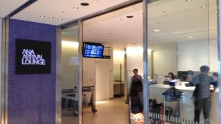 国際線から国内線に乗り継ぐ場合に便利です。