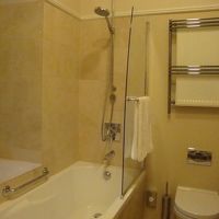 バスルームから塔が見えました。