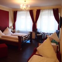 エキストラベッド2台置いてあっても広々のデラックスルーム!