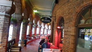 カフェ好きの方には建物が古風でいいだろうけれど、景色がねぇ・・・