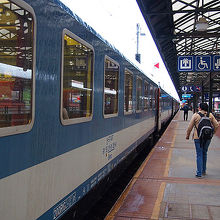 電車はドイツの鉄道のものですが、絵になります。