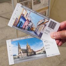 チケットを購入しないと中に入れません