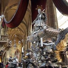 こちらはお墓？なのだそう。随分立派ですね。