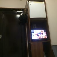 地震が来たら、上から冷蔵庫が落ちてきます