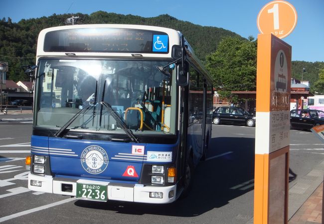 富士山の構成資産を巡るバスです。