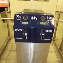 お金をいれて、はいります。