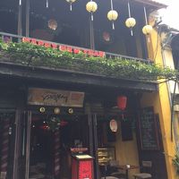 古い街並みとランタン