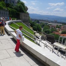 ここではコンサートやオペラも