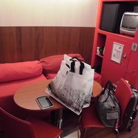 机と椅子がしっかりあります！