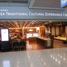 仁川国際空港の本館にあります。