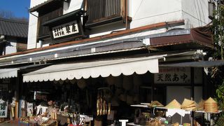 工芸品から鮎の甘露煮まで多種多様なお土産