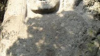 険しい石段の上には！