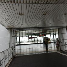ポートライナー　神戸空港駅