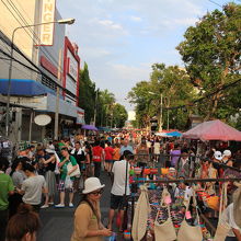 １８時ごろ。人もだんだん増えてきました。