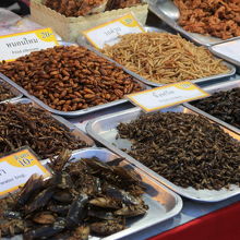 ご存じ昆虫食。勇気無いわ〜