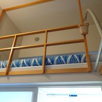 ロフトベッド。はしごを使って上ります