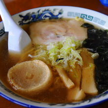 手打ラーメン