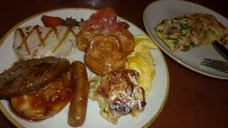 写真撮るのに忙しいけど楽しいレストラン