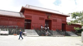 正殿へ最後の門