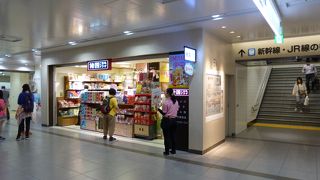 六厘舎の向いです