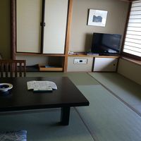 部屋は広いです