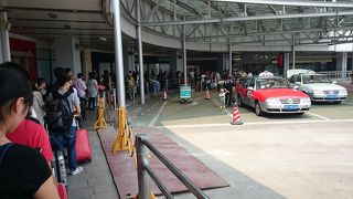 昔の羽田空港の国際線ターミナルみたい