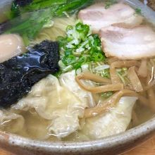 こちらはワンタン入り