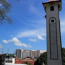 時計台の下から見た市内