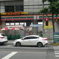 目の前のコンビニ