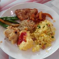 中華系のホテルですが、料理は普通にビュッフェです。