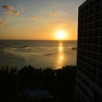 ホテルのベランダからの夕日がとてもきれいです。