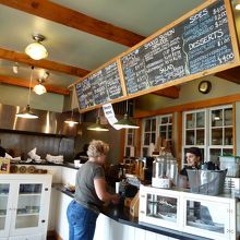 黒板にはメニューが書いてあって持ち帰りもOK