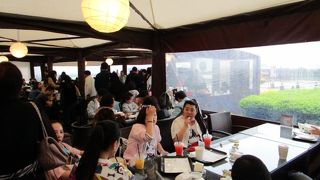 ルーフトップ アーティジェ　 新羅免税店の屋上にあります