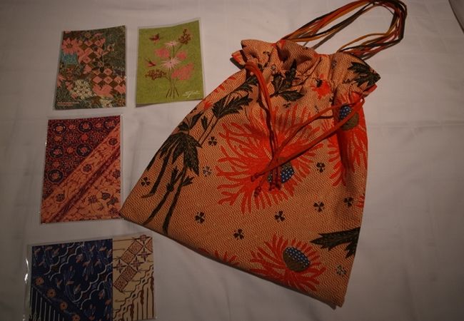 洗練されたバティック製品が揃います
