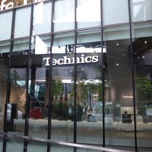 Technicsの電照文字が浮かび上がっていました