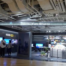 デジタル商品の展示スタジオです