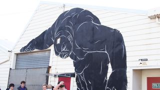 郊外の静かな町の中にあります