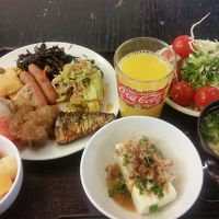 朝食バイキング。お腹いっぱい。