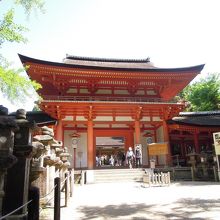 この奥に神々のお社が