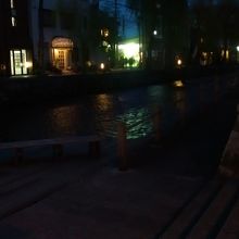 知恩院前を流れる白川