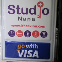 名前がスタジオナナに変わり、看板も変わっています。