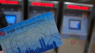 上海では切符はリユース式のようです。