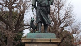 １００年以上たった今も上野公園のシンボルです