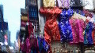 観光客だらけで価格は高め