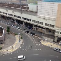 ホテルの窓から、駅