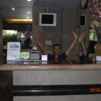 受付とスタッフです。何回も泊まっているの、厳しい面もあります