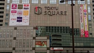 駅前のビルです