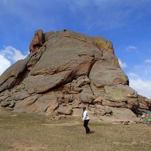 洞窟のある丘の上方、眺めがよい