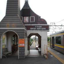 JR銚子駅のホームの先に銚子電鉄の乗り場があります。
